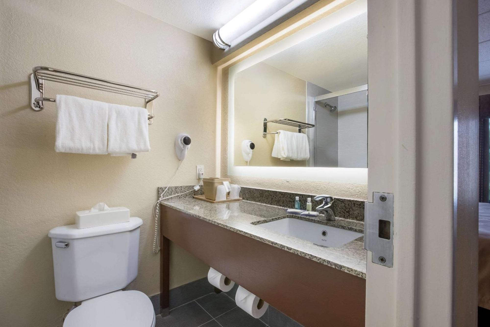 Quality Inn Near Princeton Lawrence Ngoại thất bức ảnh